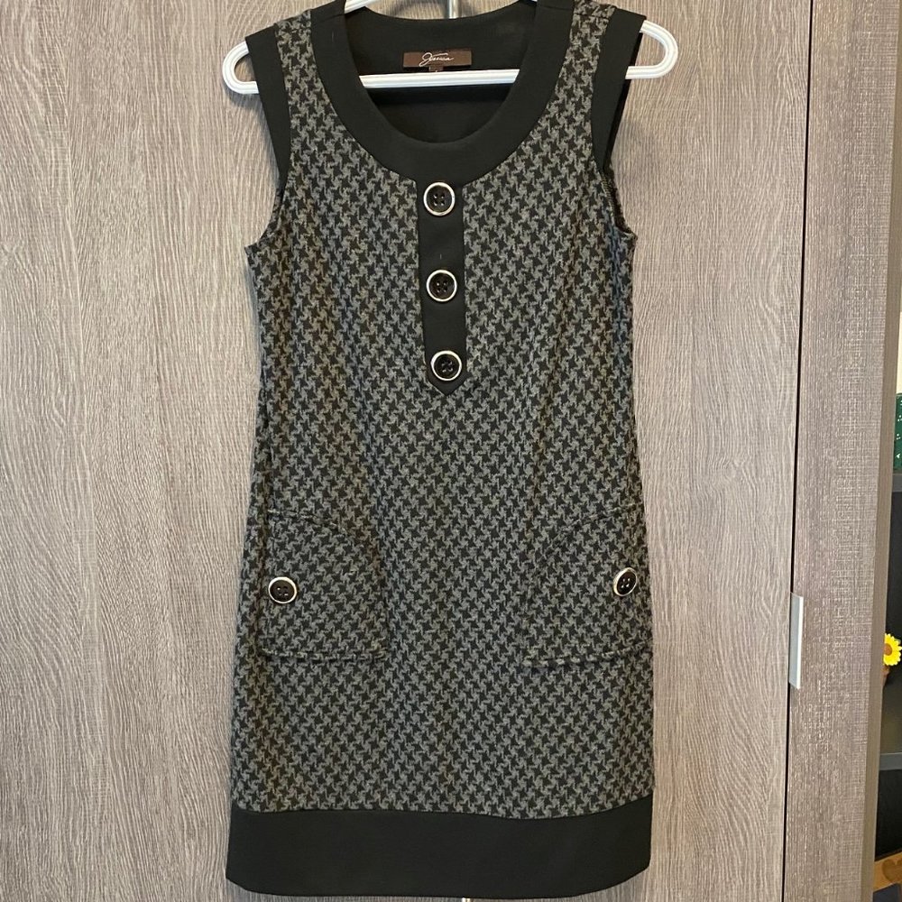 Sleeveless dress